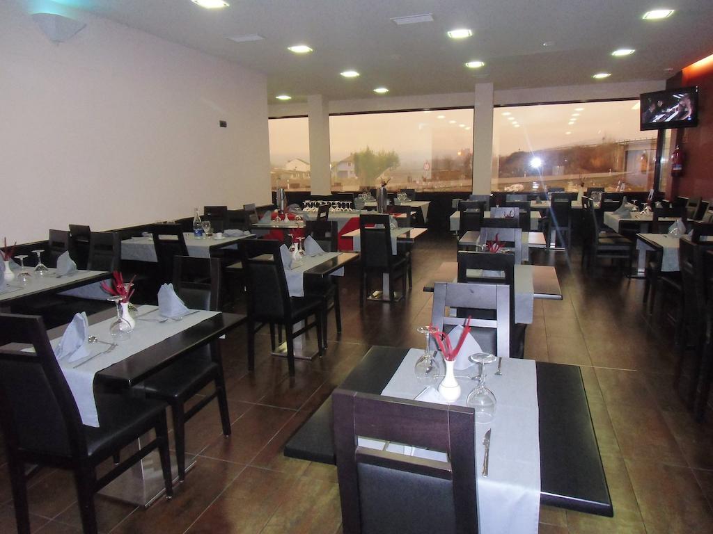 Area De Servicio Villamartin Villamartin de la Abadia 外观 照片