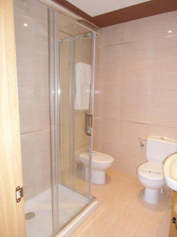 Area De Servicio Villamartin Villamartin de la Abadia 外观 照片