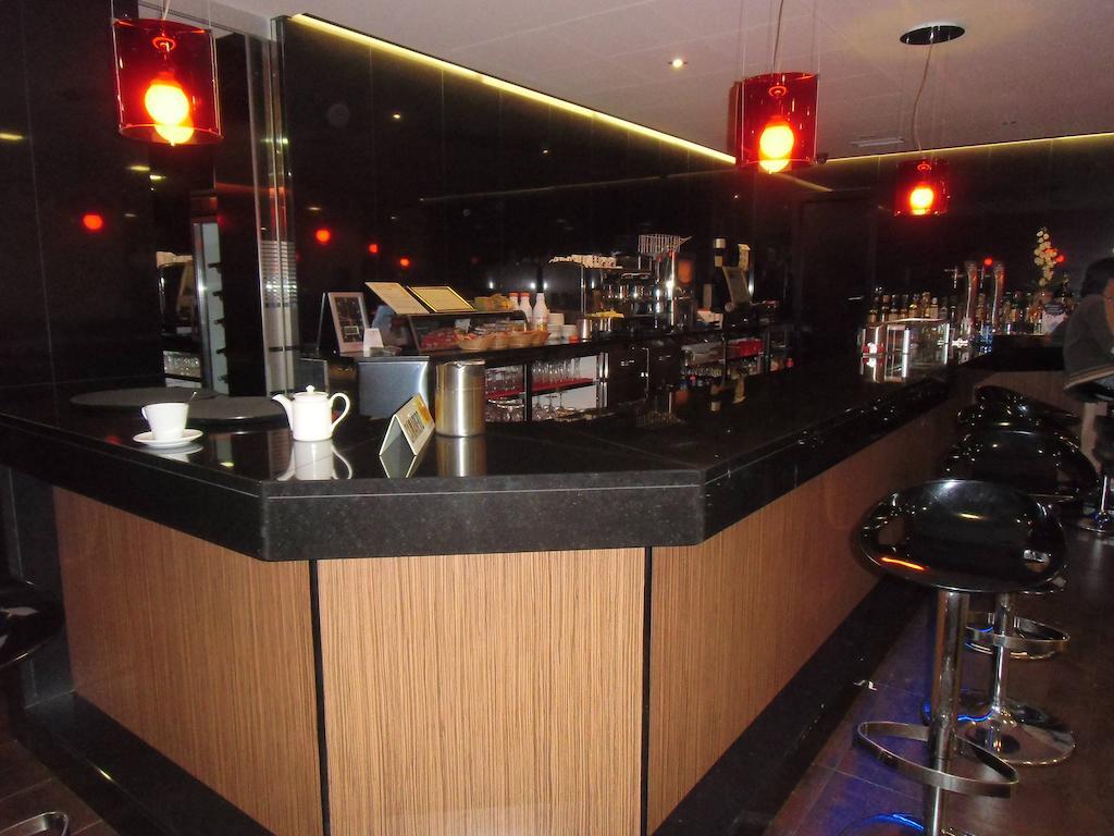 Area De Servicio Villamartin Villamartin de la Abadia 外观 照片